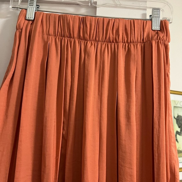 Flowy Pleated Midi Skirt - Picture 4 of 7